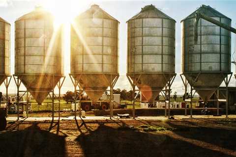 What are the 3 major types of silos in business?